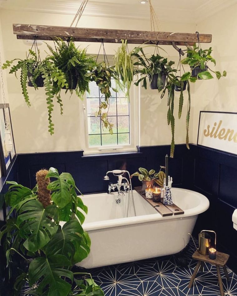 salle de bain moderne avec fleurs