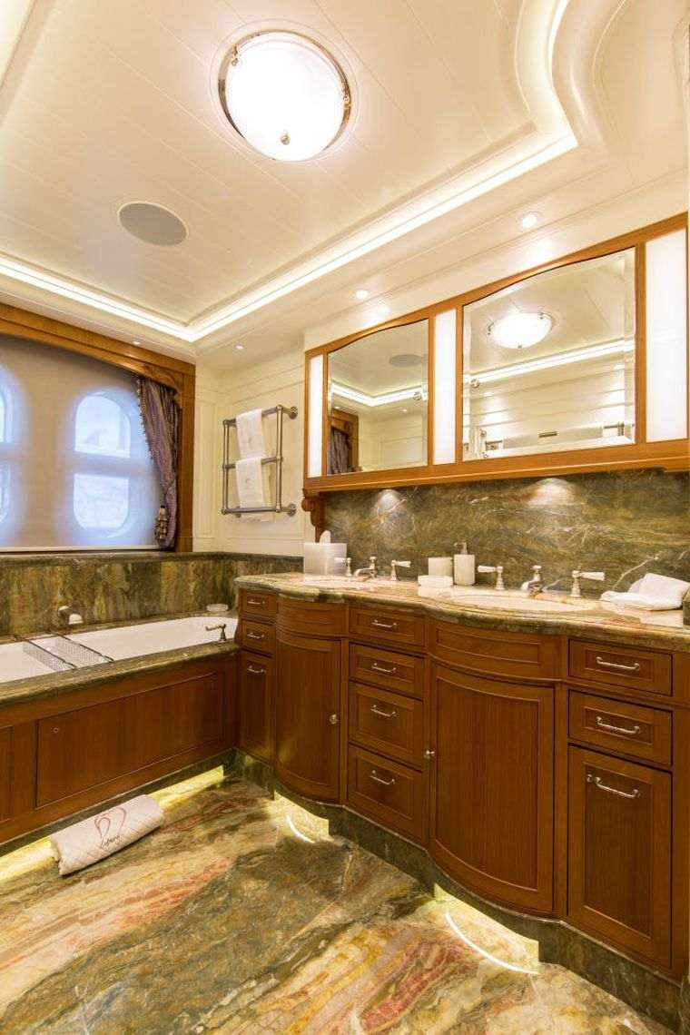 salle de bain yacht luxe