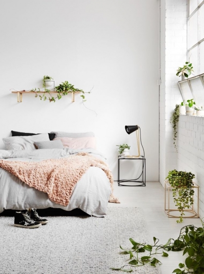 déco de chambre avec plantes vertes