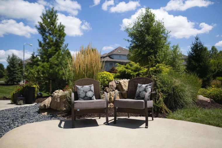 jardin minimaliste moderne avec zone relax 