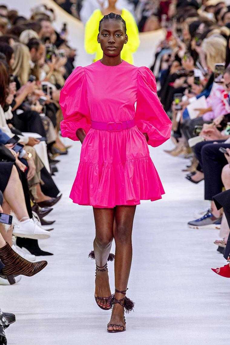 robe courte en couleur fuchsia par Valentino