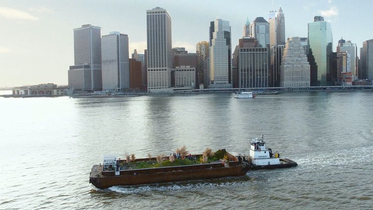 Forêt flottant à New York sur un bateau