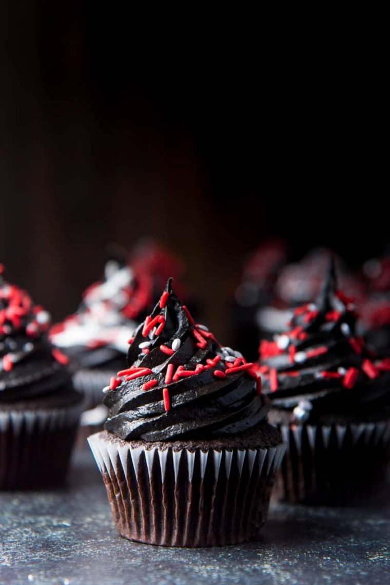 Halloween Cupcakes en rouge et noir