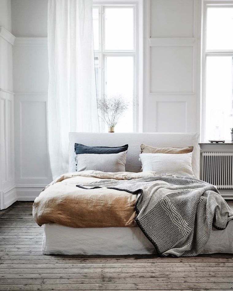 chambre avec lit vintage
