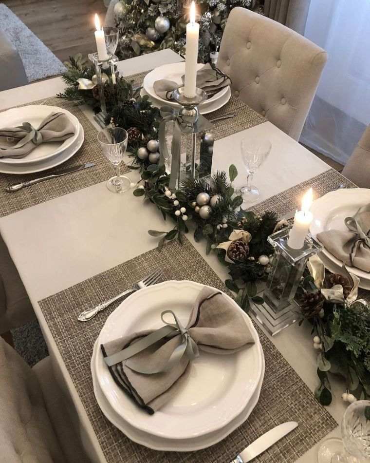 décoration de Noël table en couleurs neutres 