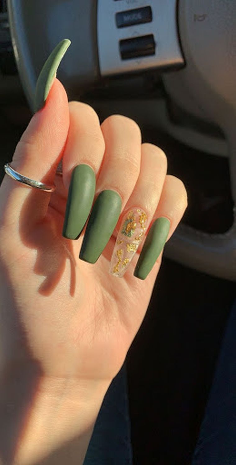 ongles printemps 2021 en vert néon