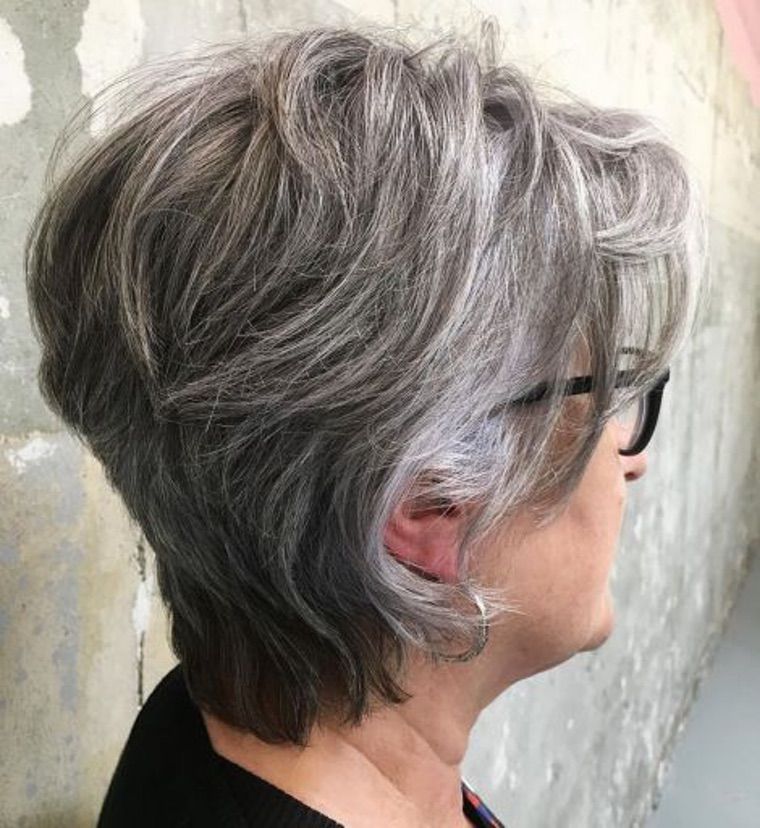 coupe courte femme cheveux gris
