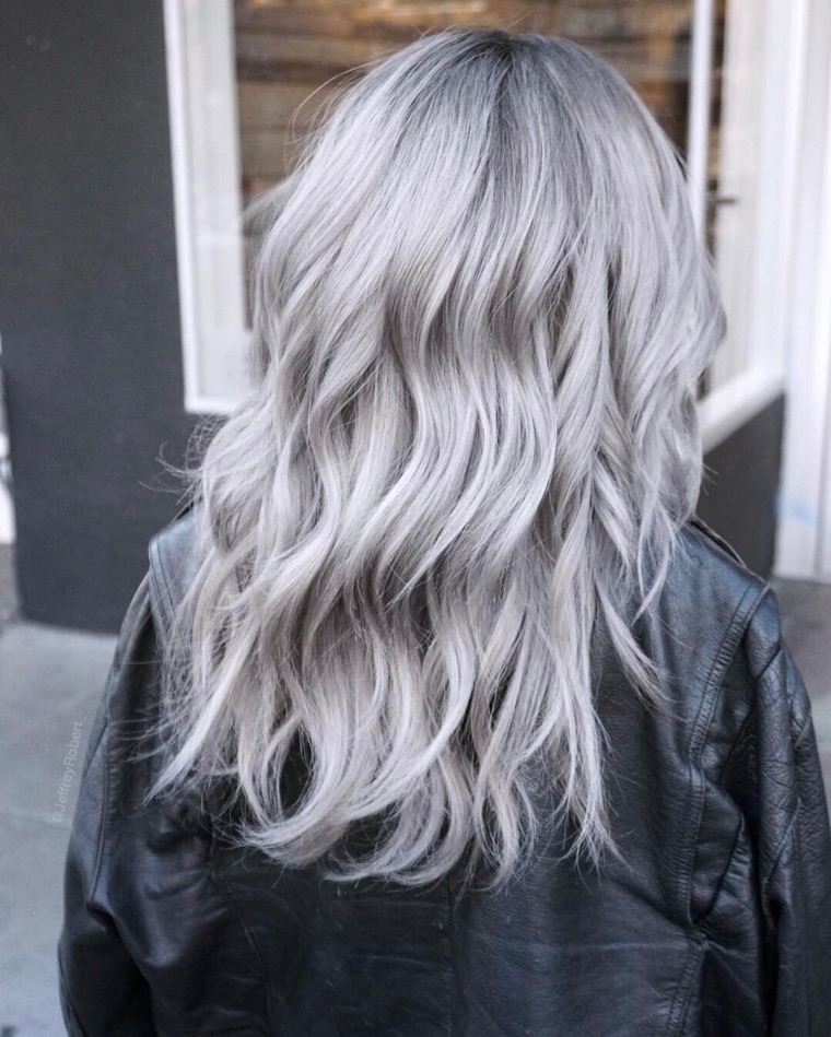 couleur de cheveux gris idées ondulations coiffure