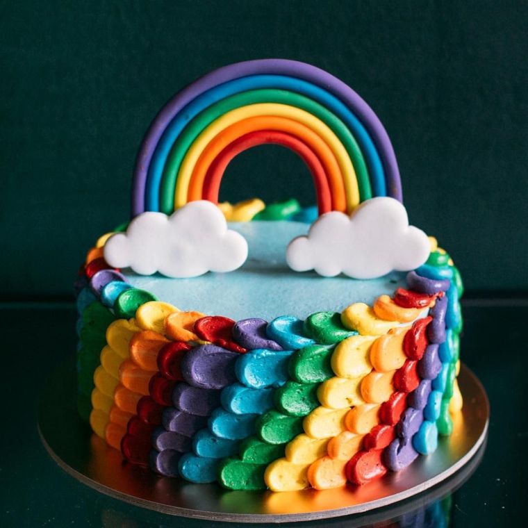 gâteau d'anniversaire arc-en-ciel