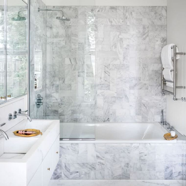 petite salle de bain design marbre
