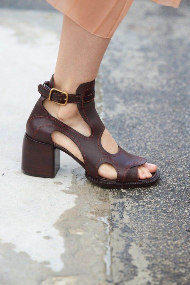 sandales d'été en marron