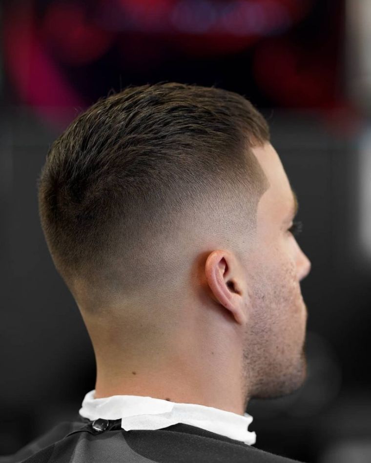 coupe de cheveyx homme 2021: exemple de cheveux ras 