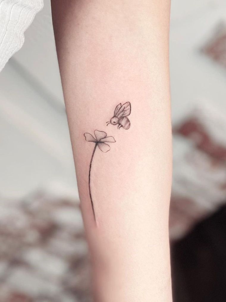 idée de tatouage femme minimaliste