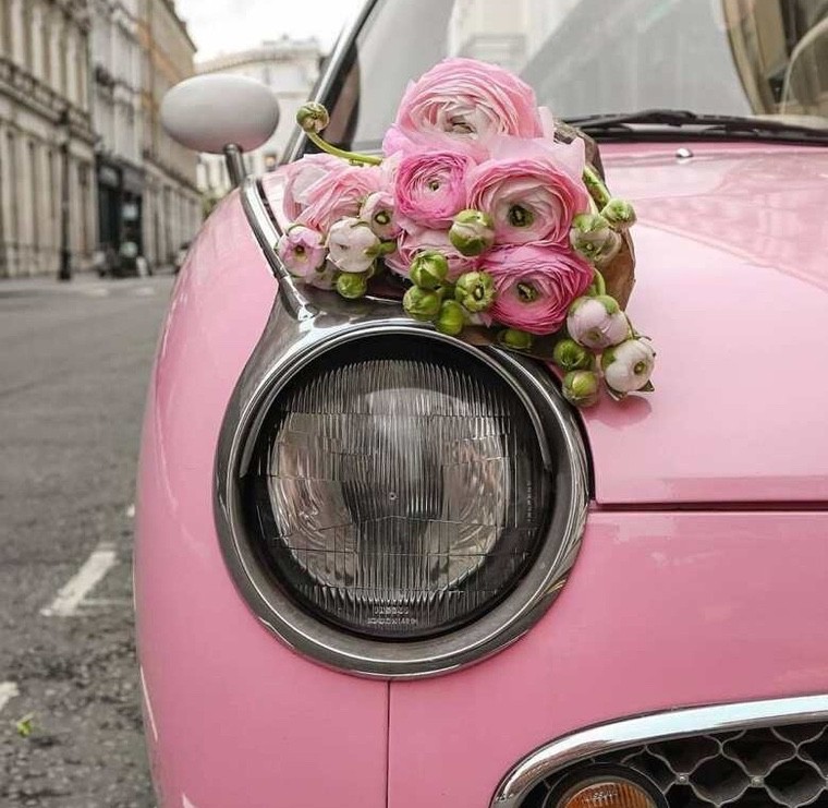 décoration voiture de mariage fleurs