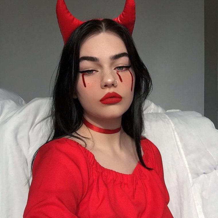 maquillage diable pour femme Halloween 