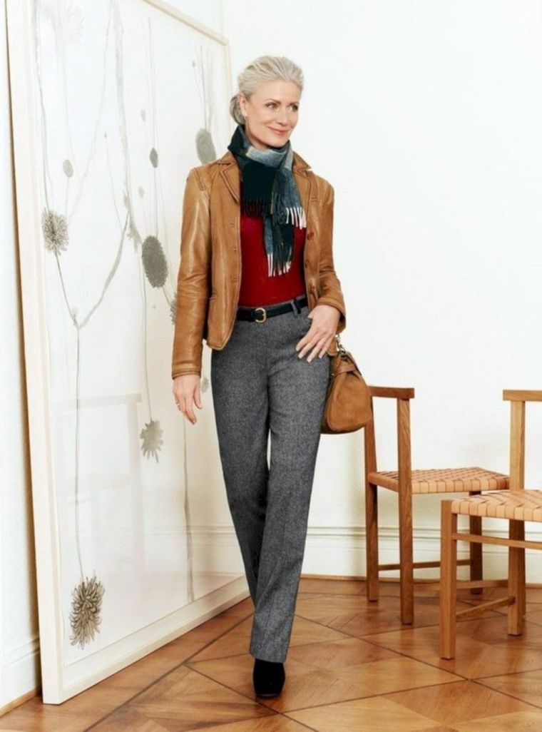 mode automne 2021 femme 40 ans avec pantalon moderne