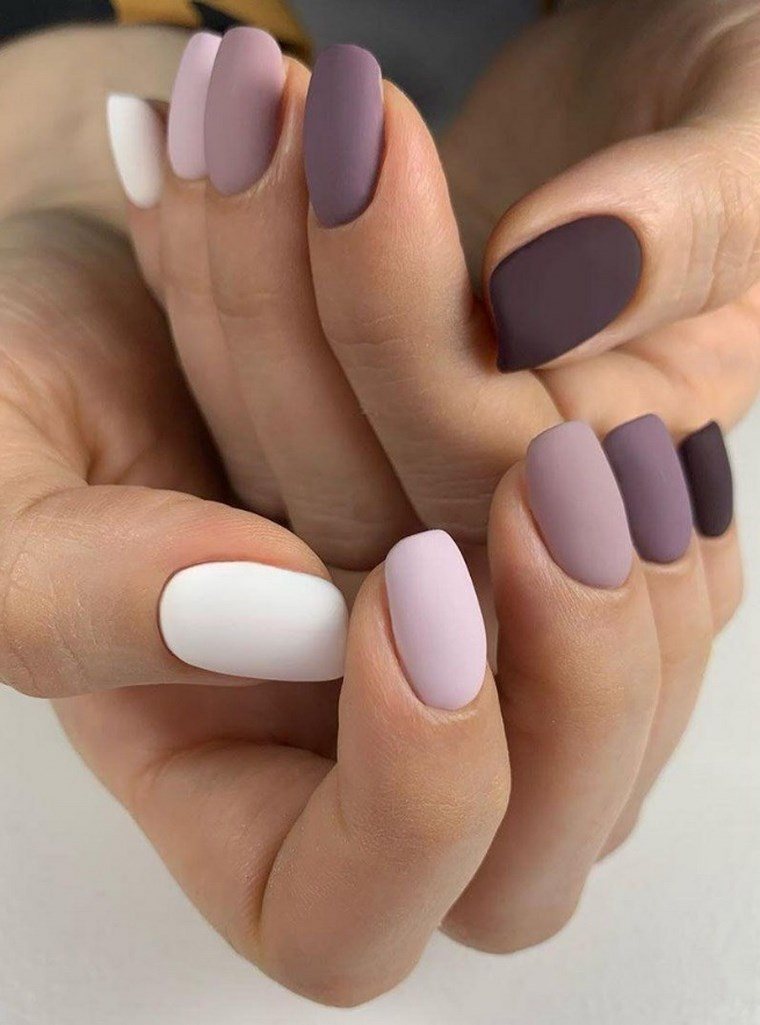 ongles matte violet blanc