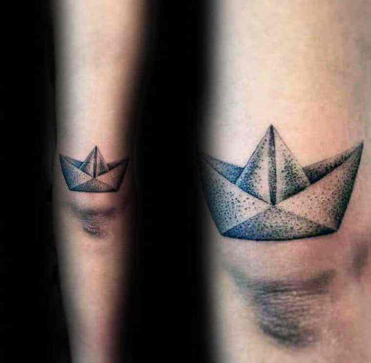 tatouage bateau origami