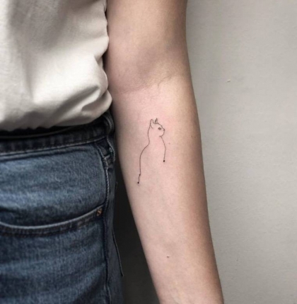 tatouage minimaliste chat