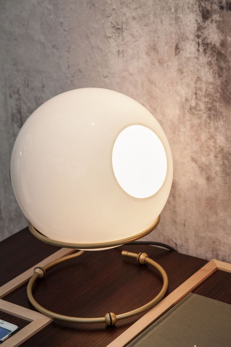 lampe de table de design intéressant 