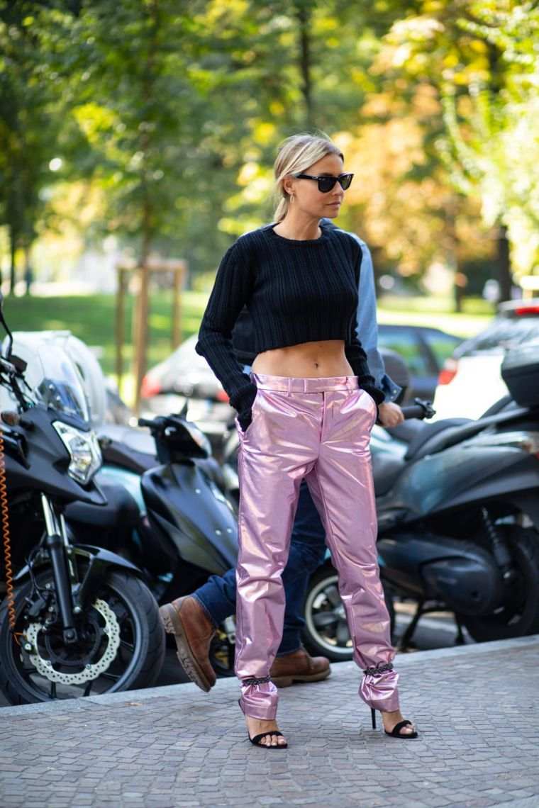 pantalon en cuir rose moderne