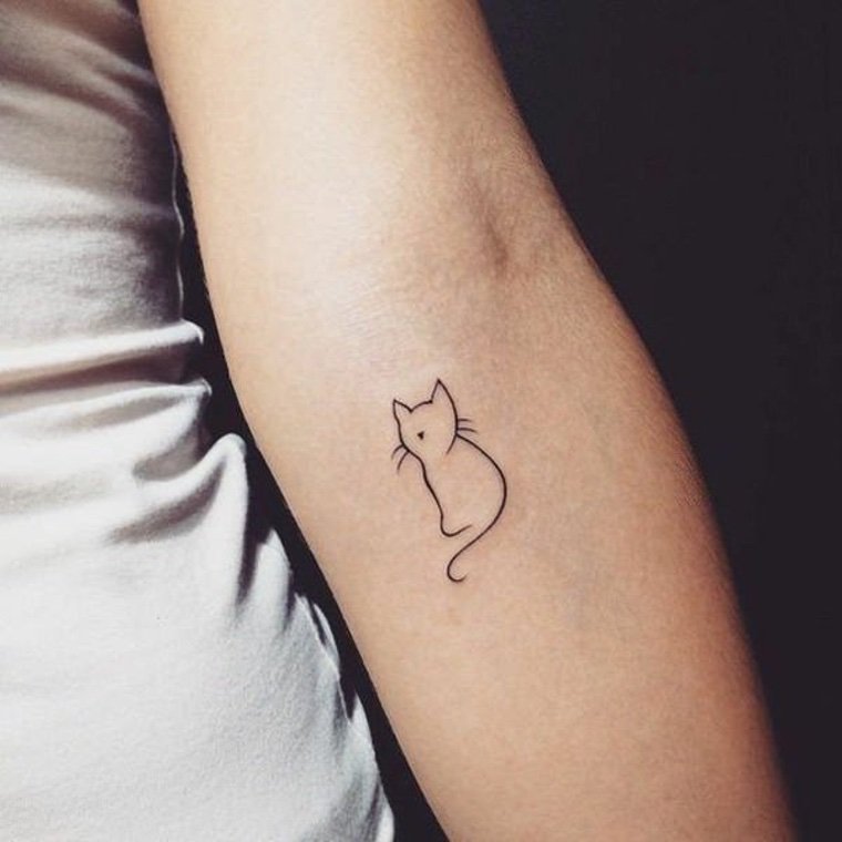 petit tatouage minimaliste de chat