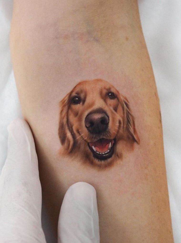 idée tatouage en couleur de tête de chien