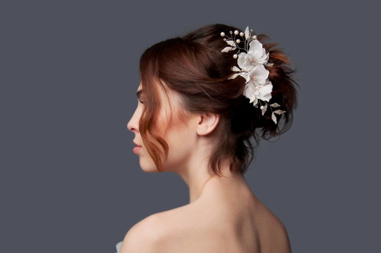 coiffure de mariage avec fleurs 