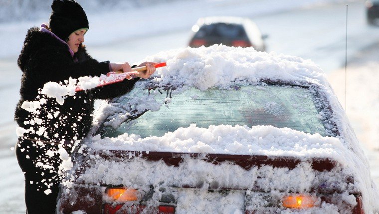 comment nettoyer voiture sous la neige