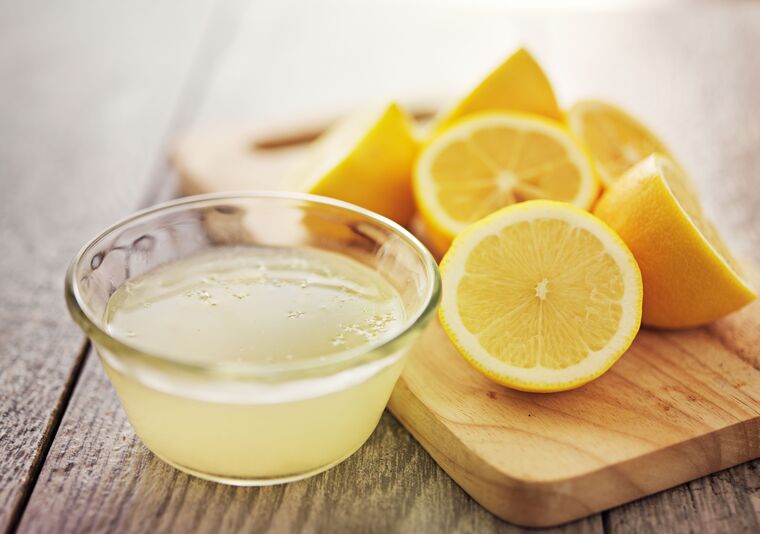 jus de citron antiseptique pour nettoyer vitre insert
