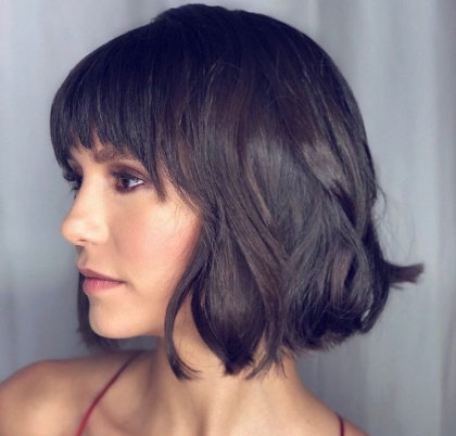 coupe courte bob avec frange moderne