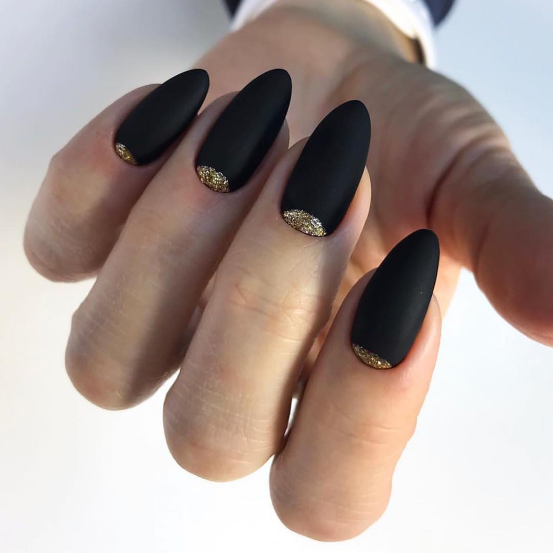 déco ongles noir et or modernes