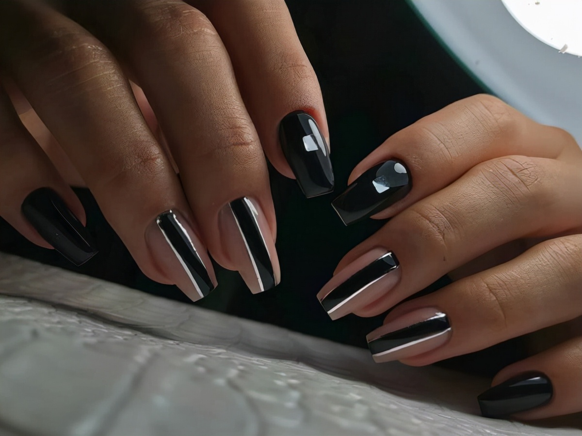 décoration ongles modernes en noir