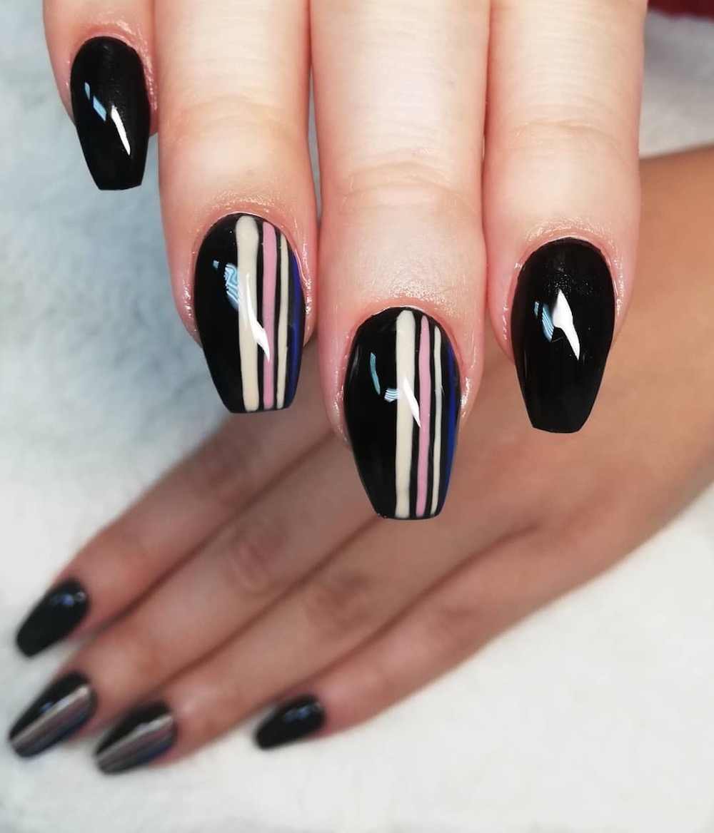 idée vernis à ongles noir moderne