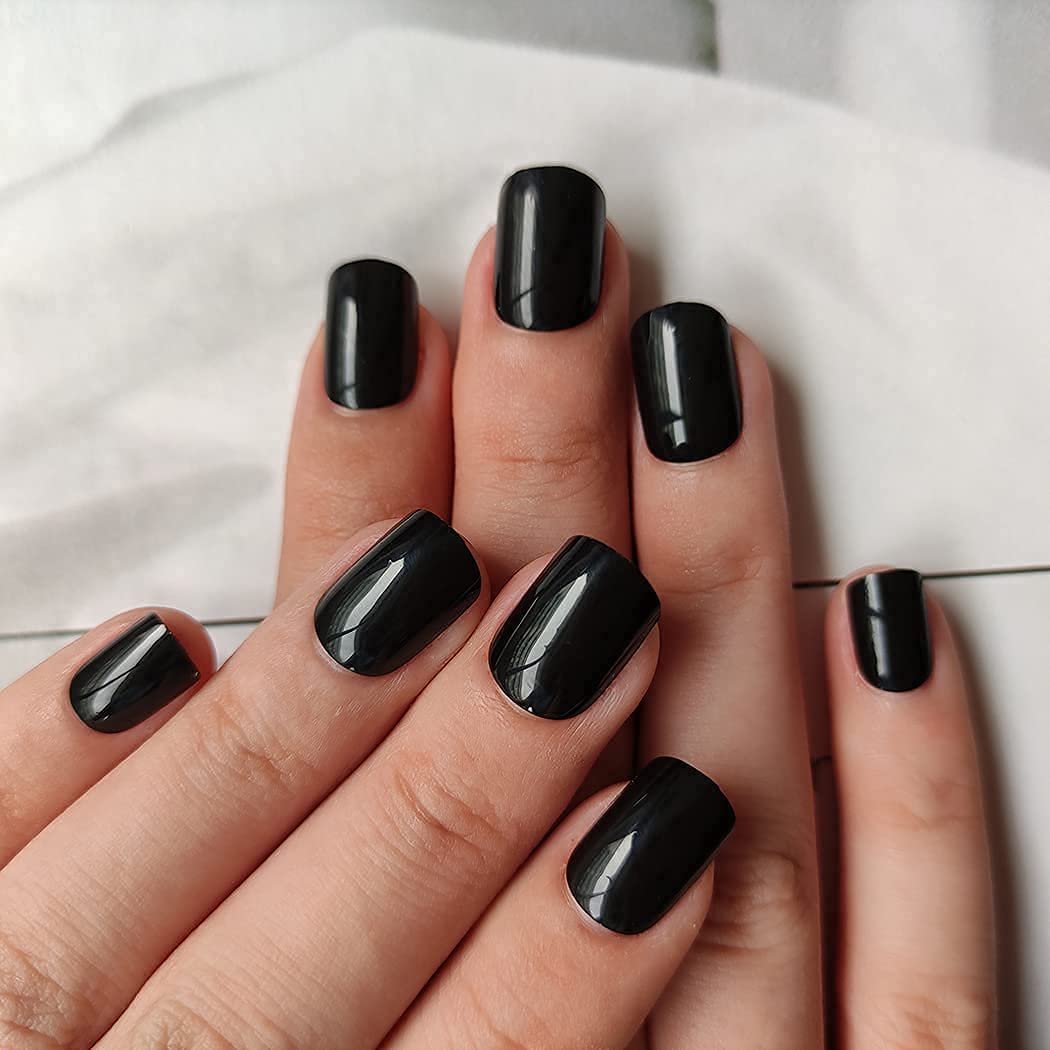 manucure noir moderne 2022