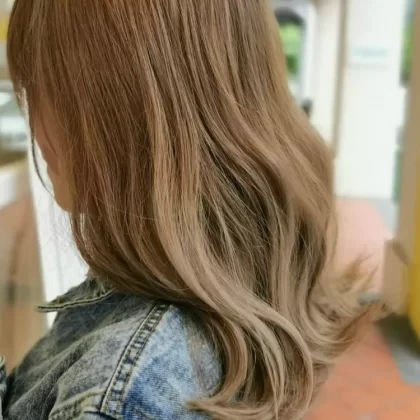 couleur de cheveux tendance 2022 thé lait