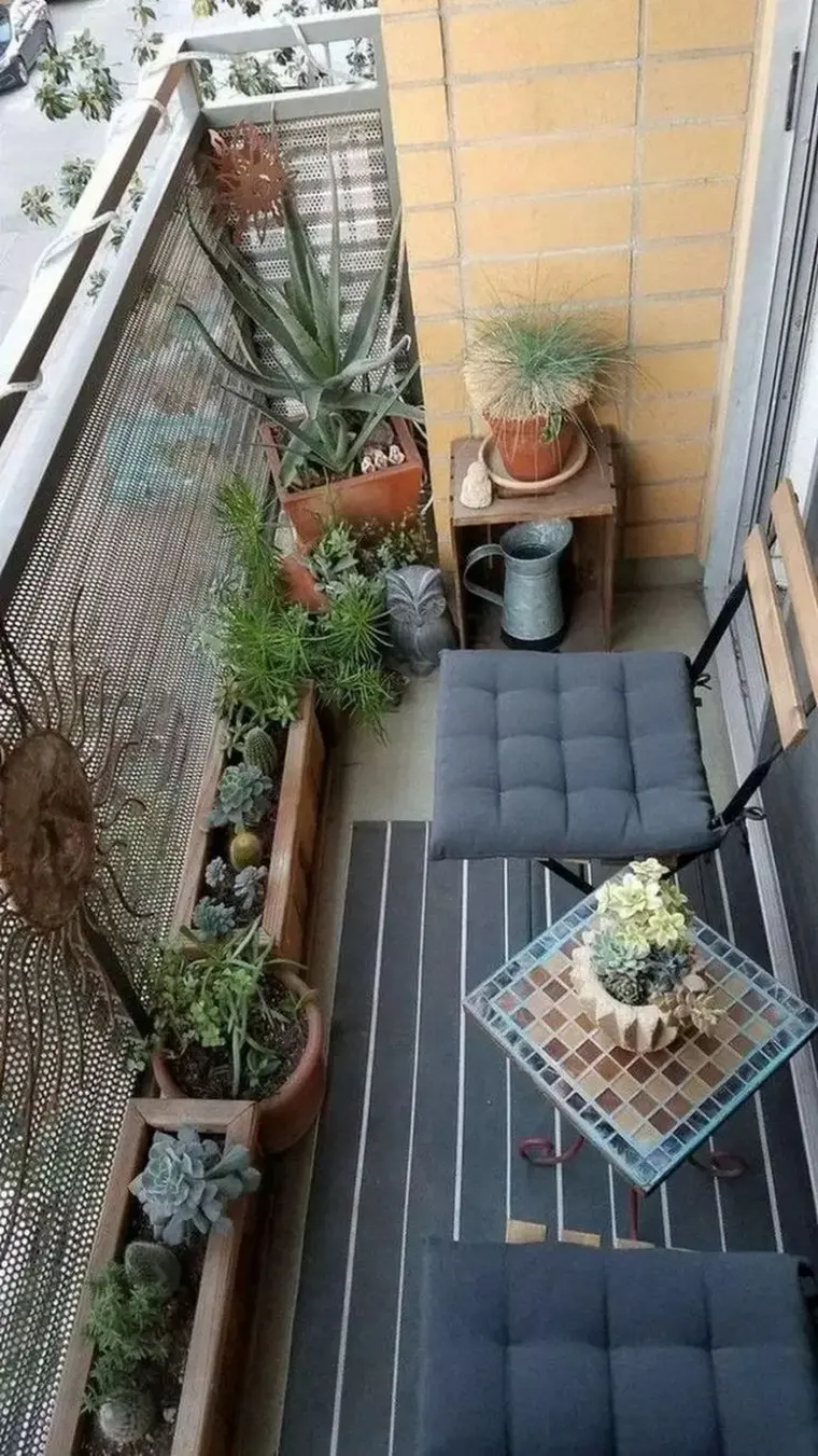 idées pour décorer un petit balcon avec coin détente