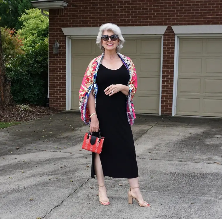 robe noire longue pour femme de 50 ans 