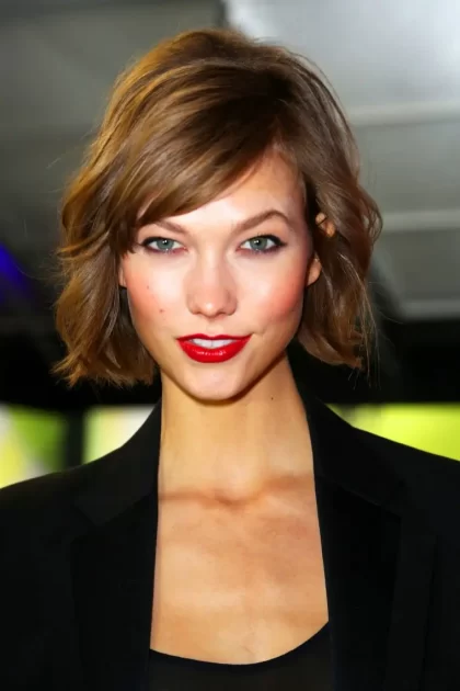 visage oblong femme : coupe bob Carlie Kloss