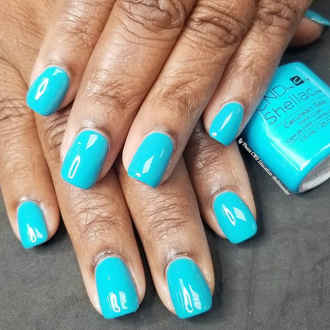 déco ongle gel en bleu azuré