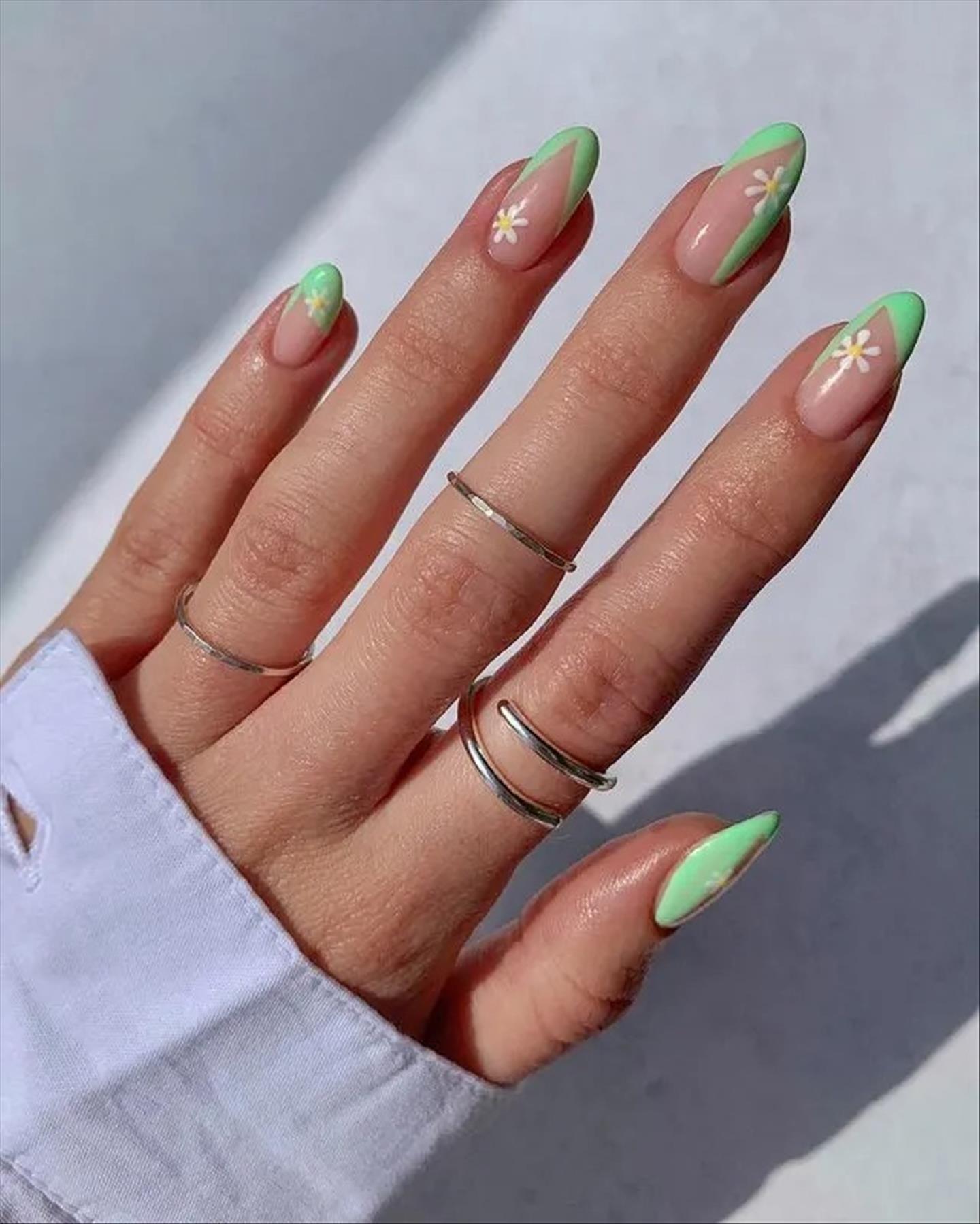 décoration ongles motifs floraux
