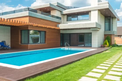 terrasse de piscine en bois exotique