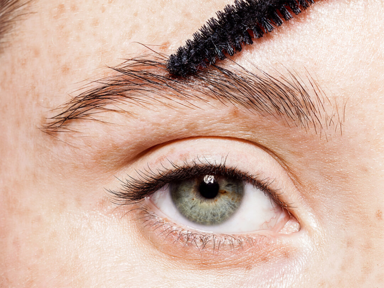Soucils plus épais : Comment épaissir ses sourcils naturellement ou