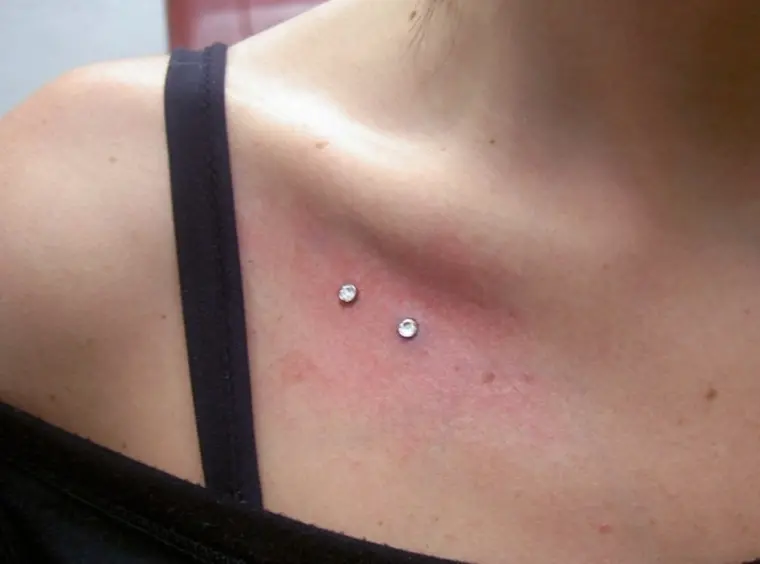 tendances beauté 2022 avec piercing dermal