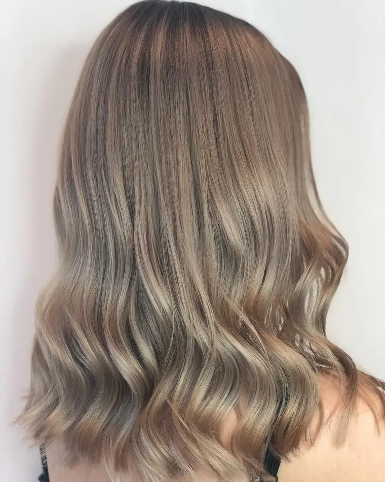 balayage blonde sur cheveux chatain 