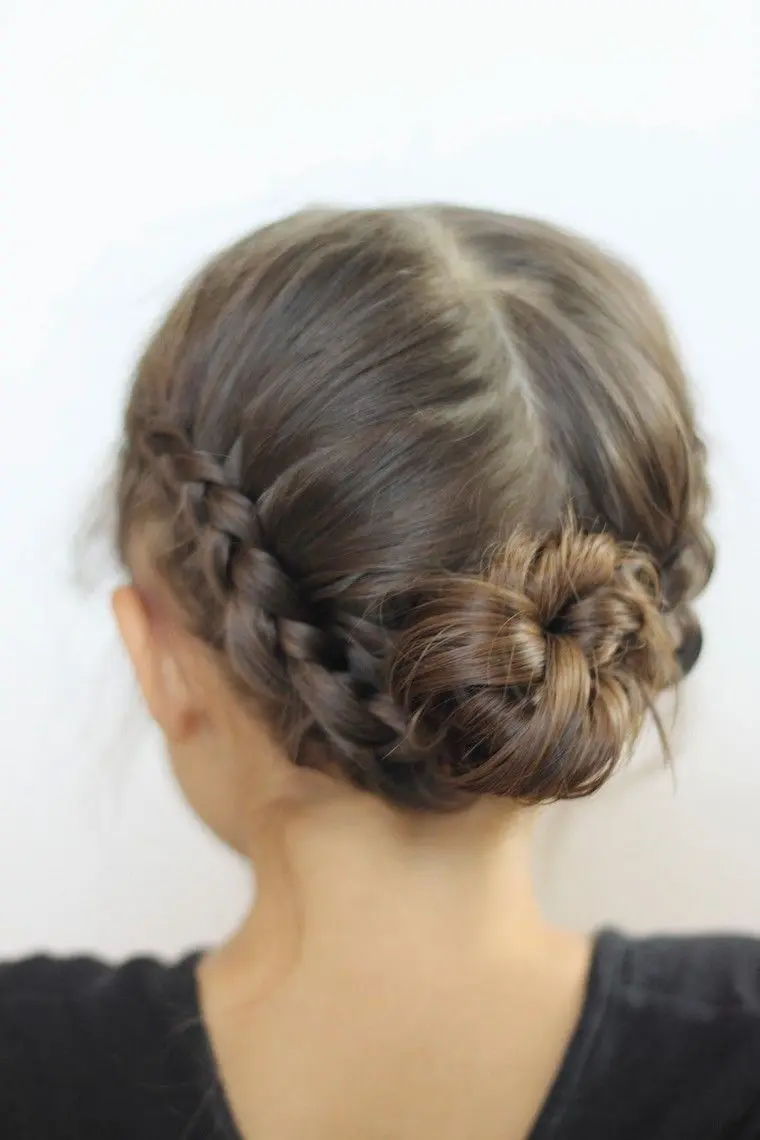 coiffure petite fille avec tresse 