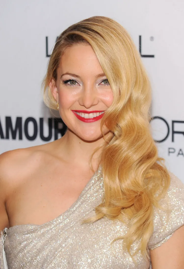 cheveux longs actrice blond or