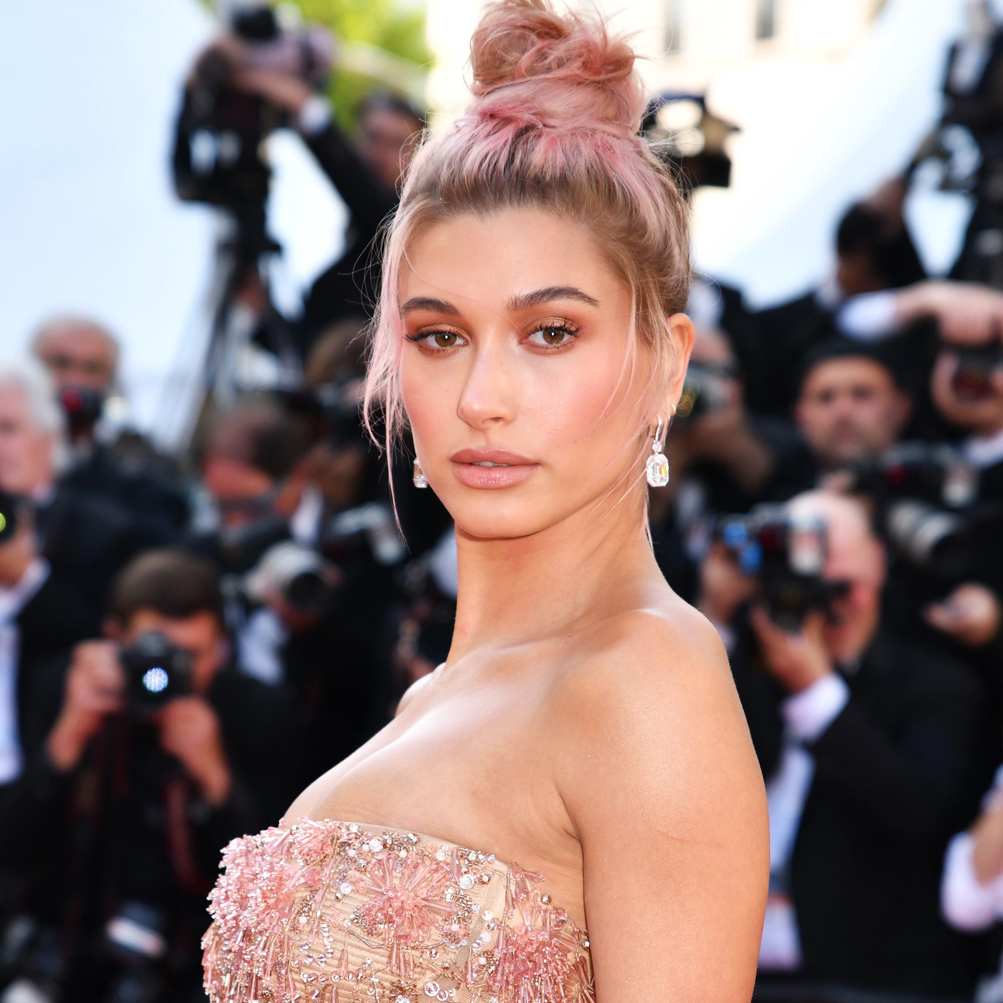 coiffure anti chaleur chignon haut tendance