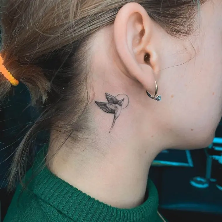 petit tatouage discret oiseau 