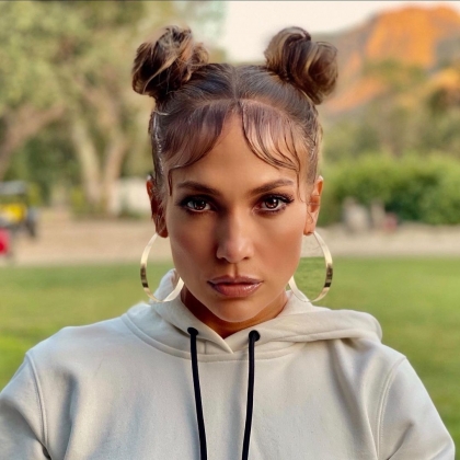 que faire de ses cheveux quand il fait trop chaud jennifer lopez space buns